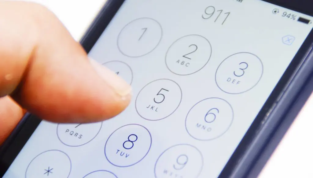 dialing 911 on cell phone
